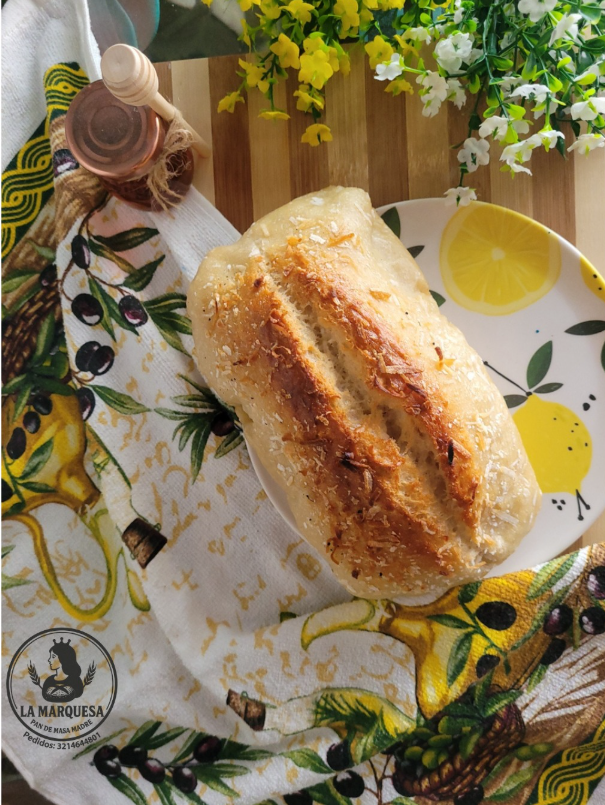 Pan de molde de masa madre con coco